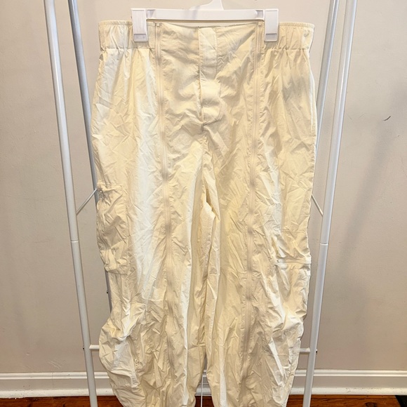 Urban Outfitters Cargo Pants - size 16 - Picture 9 of 13